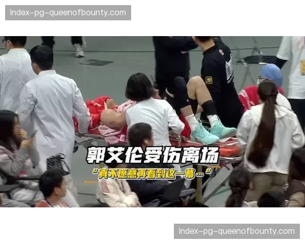 伤病更新：维罗纳后卫拉伤大腿，被担架抬离出场