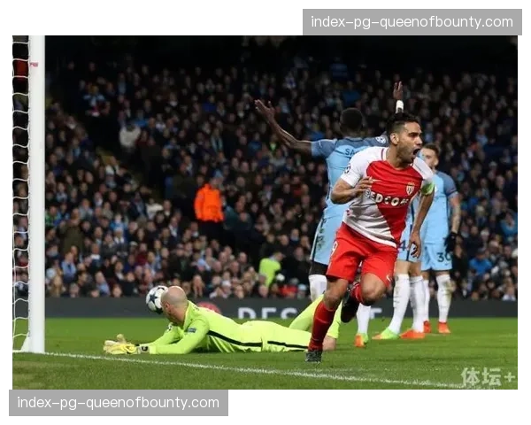 战术板：解析摩纳哥边路进攻如何撕裂巴黎防线